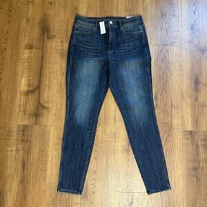 New White House Black Market WHBM Size 12L Extra High Rise Curvy Skinny Jeans